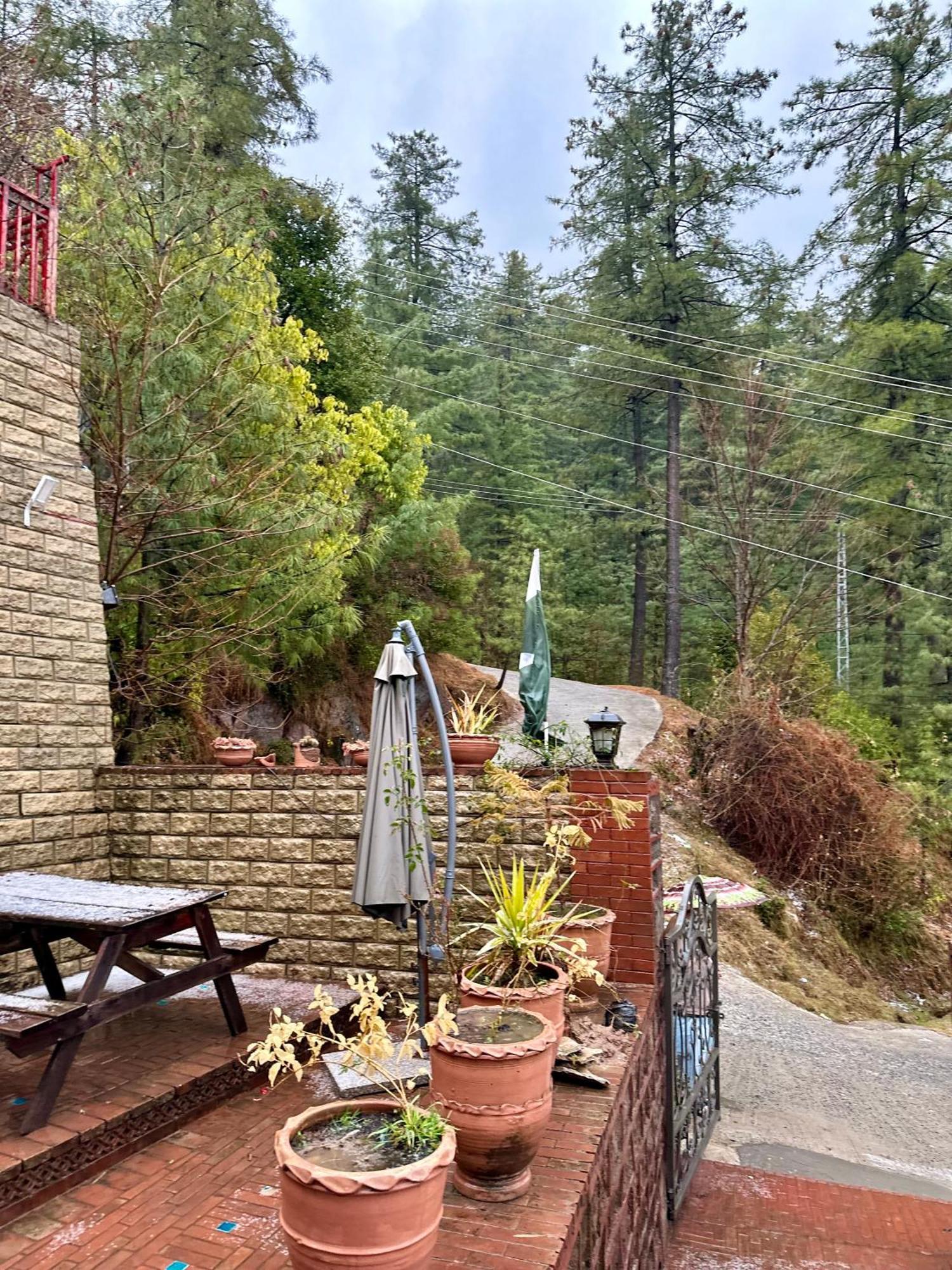 Sarah'S Lodge Murree Exterior foto