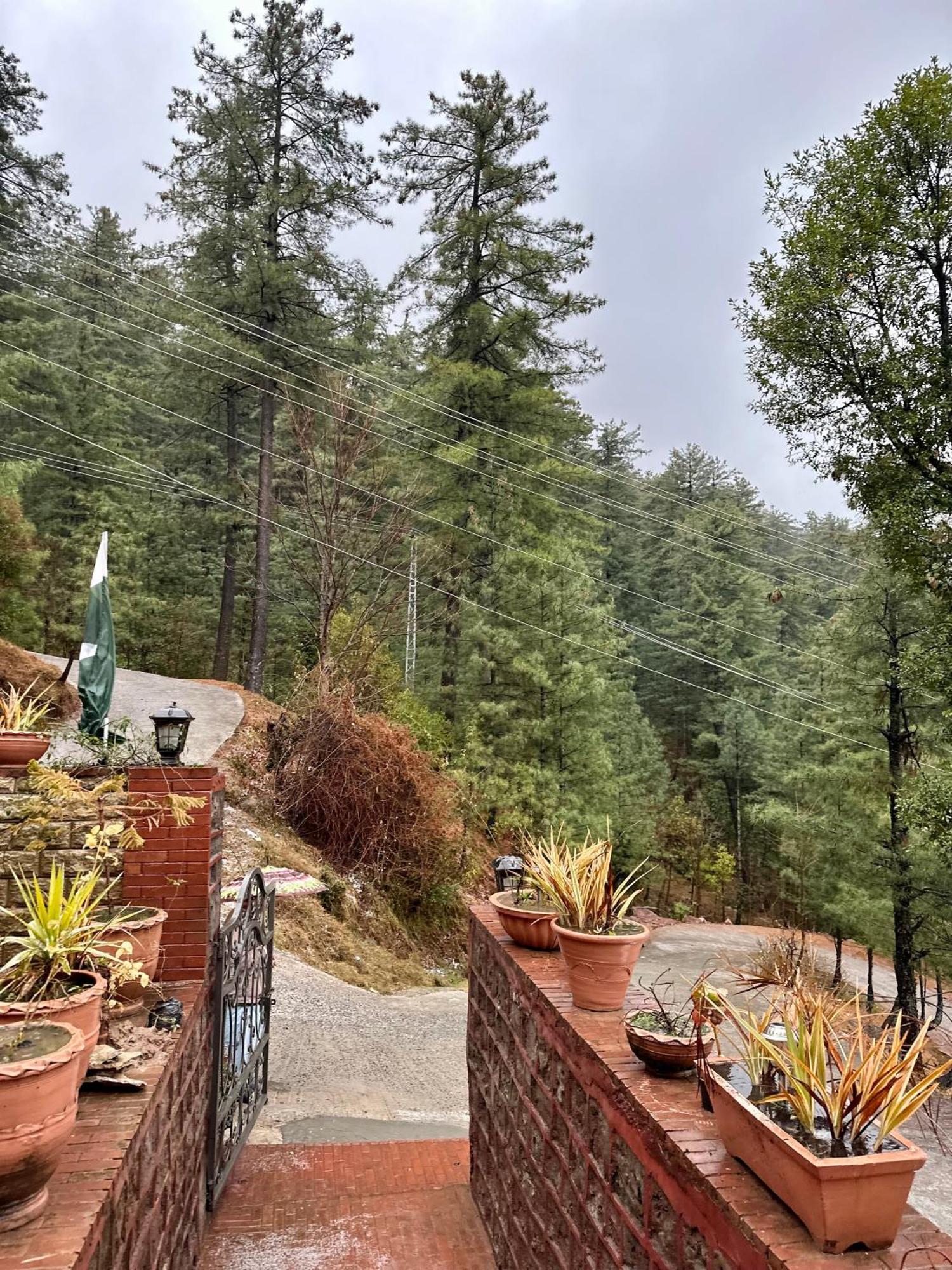 Sarah'S Lodge Murree Exterior foto