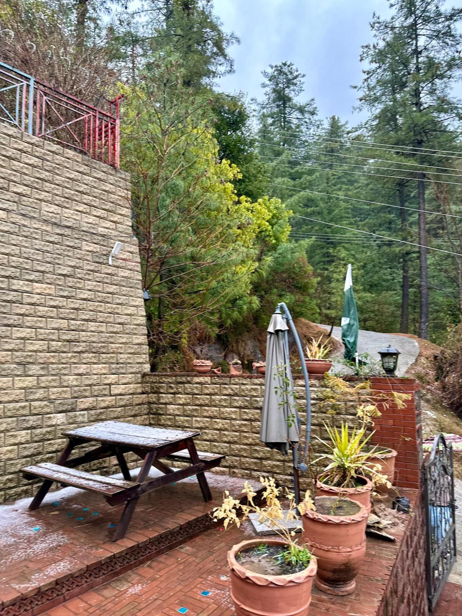 Sarah'S Lodge Murree Exterior foto