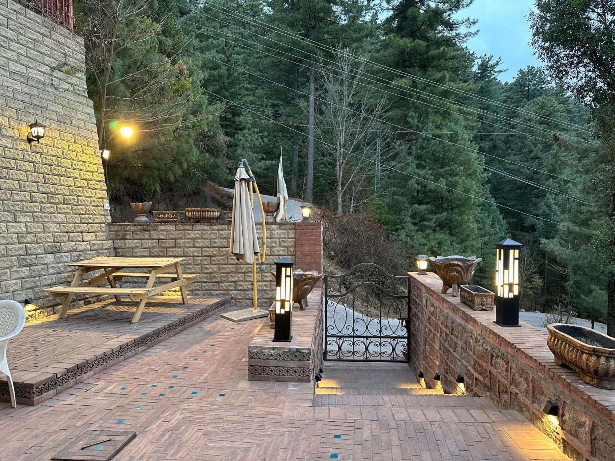 Sarah'S Lodge Murree Exterior foto