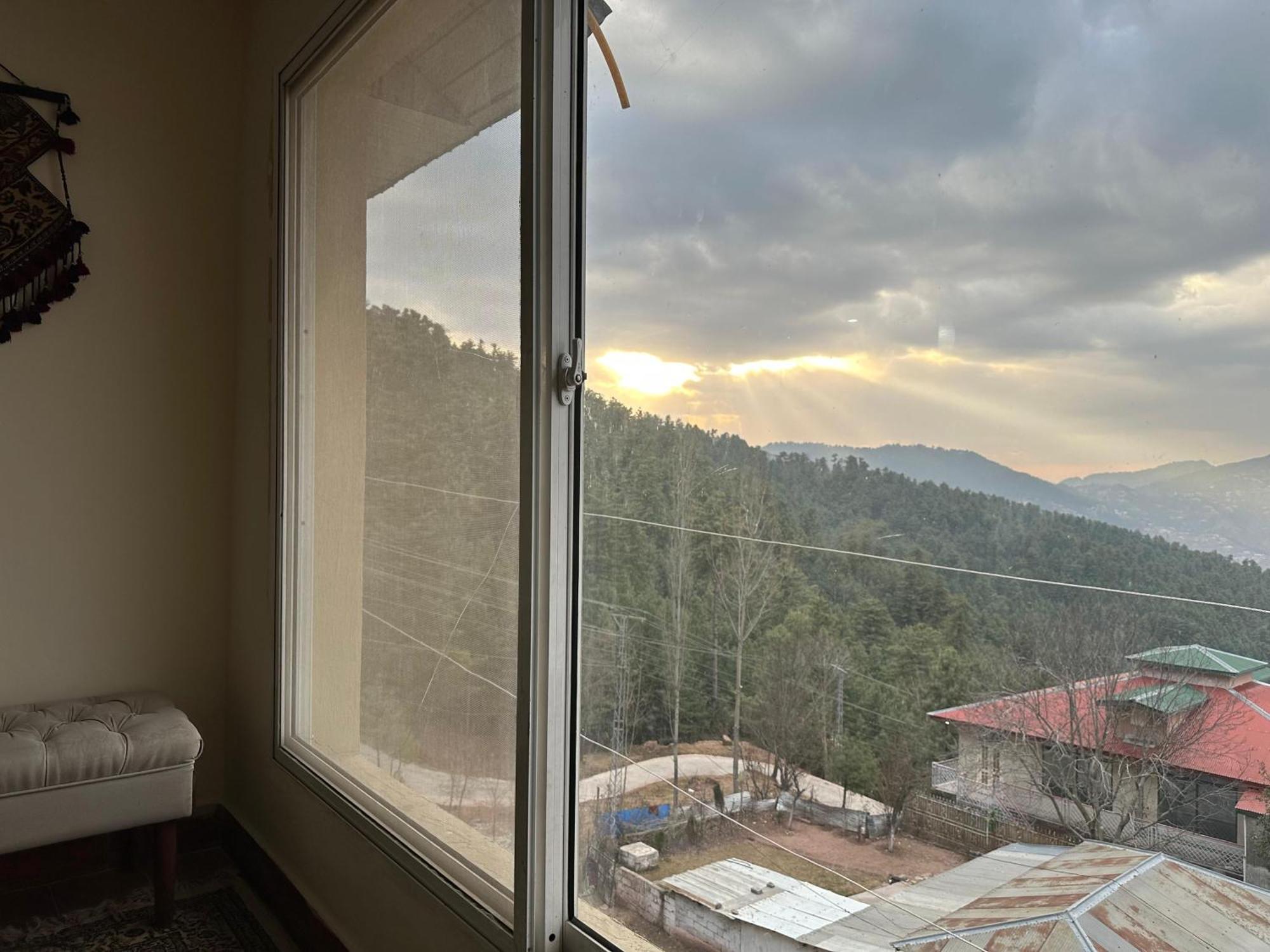 Sarah'S Lodge Murree Exterior foto